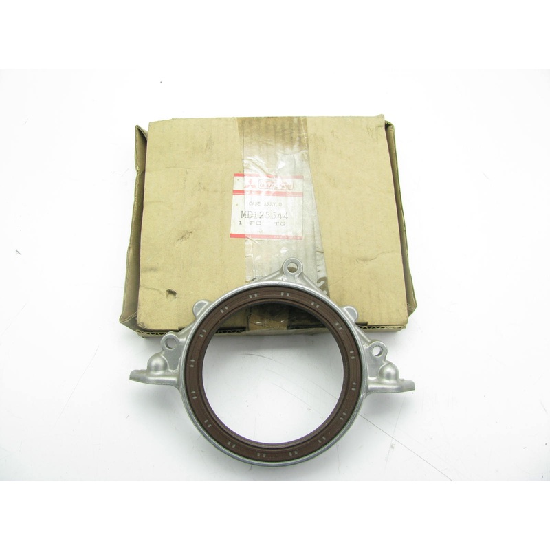 OEM Mitsubishi MD125544  Rear CRANKSHAFT Oil Seal W/retainer