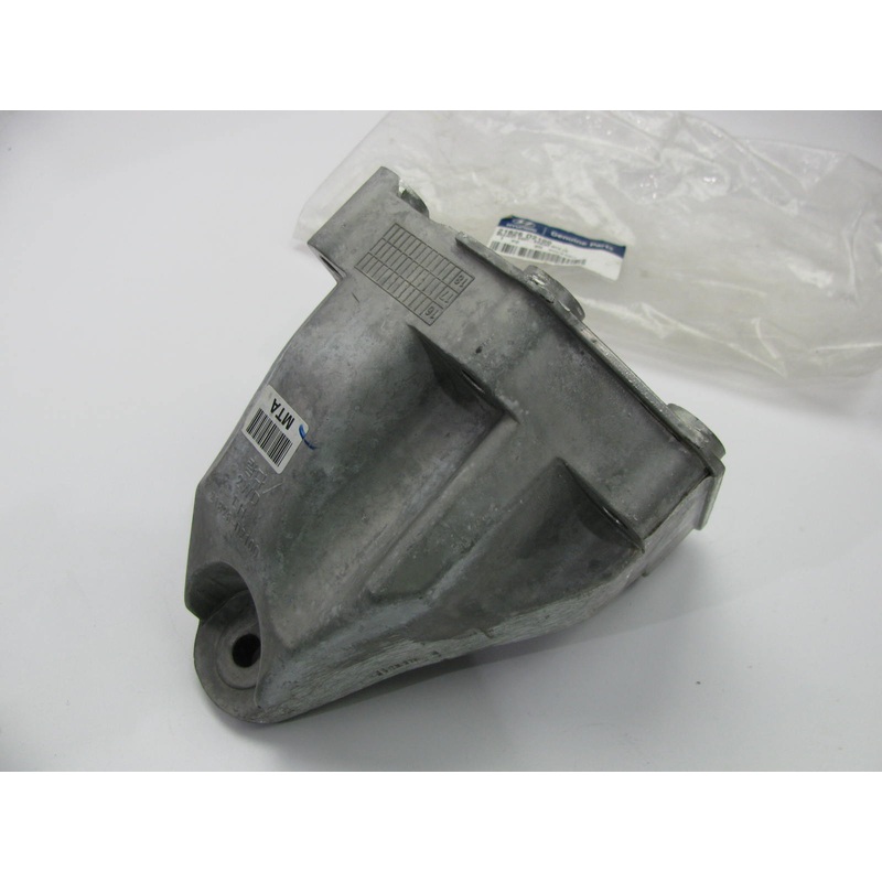 New OEM LEFT Engine Mount Bracket 21826D2100 For 2017-2019 Genesis G90 3.3L V6
