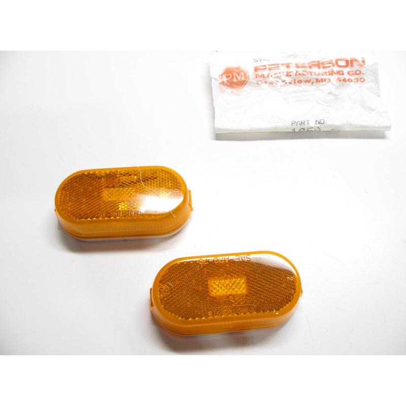 (x2)  Oval Two-Bulb Clearance Marker Light W/reflex Peterson Manufacturing 106A