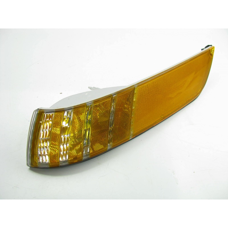 USED 92-94 Grand Marquis Left Side Marker Reflector Light Blinker F6MB-15A429-AA