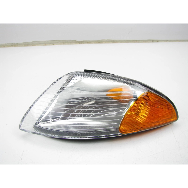 USED OEM PART 60686590 FRONT Left Corner Light Lamp For 1993-1997 Intrepid