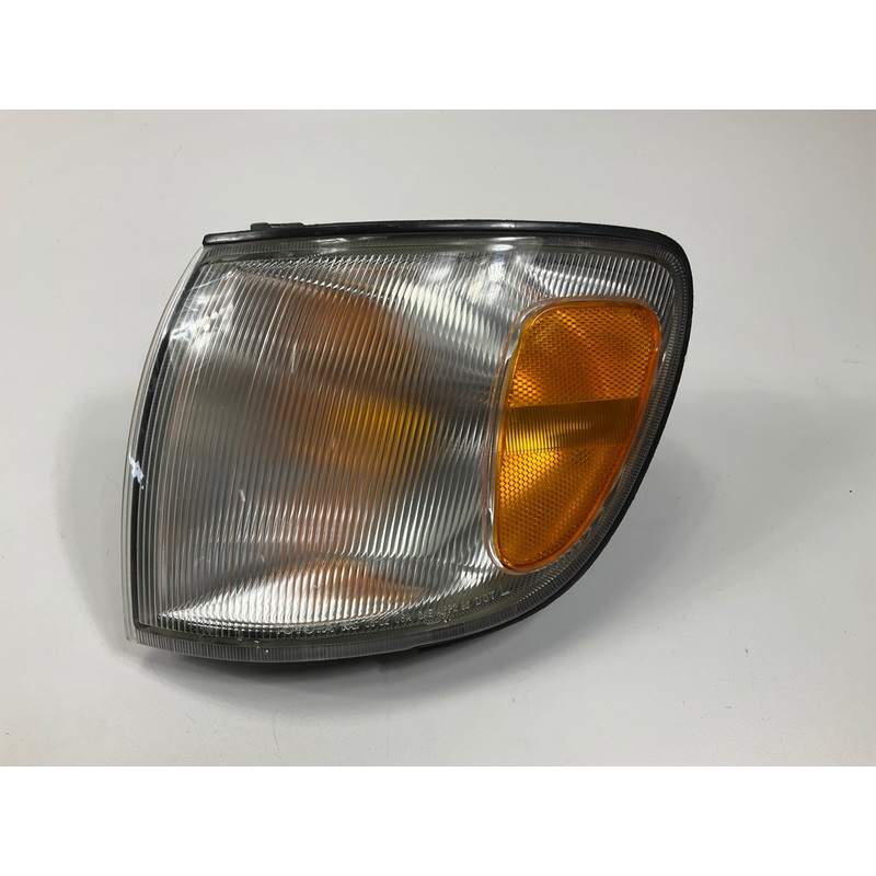 USED - Left Drivers OEM Corner Light Lamp 1998-2000 Toyota Sienna 81520-08010