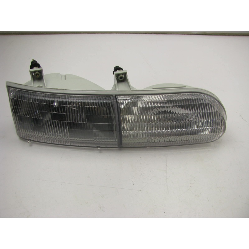 USED - OEM 1992-1995 Ford Taurus Right Passengers Side Headlight Head Lamp