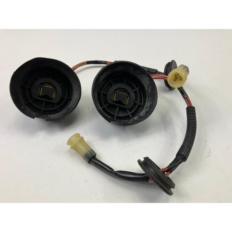 (2) Vintage Headlight Head Lamp 3-Prong Connectors W/ Rubber Boots For Datsun
