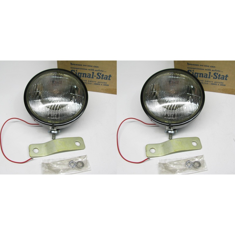 (2) Vintage Signal-Stat 657W 1-wire Fog Light Lamps With Mounting Hardware