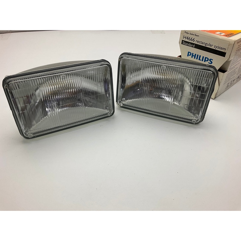 (2) Philips H4666 Sealed Beam Headlamp Headlight Light Bulb