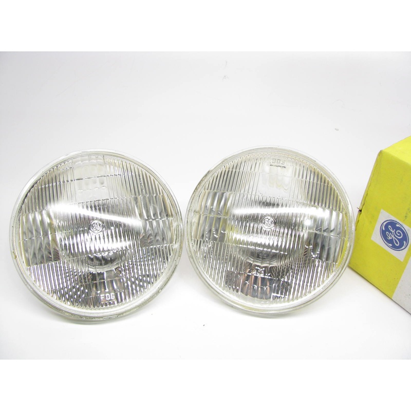 (2) GE 4570 150W 28V PAR46 Sealed Beam Aviation Light Lamp Bulb
