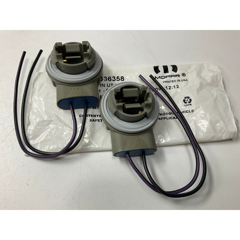 (2) NEW GENUINE OEM 4636358 Front Parking Light & Turn Signal Pigtail Sockets