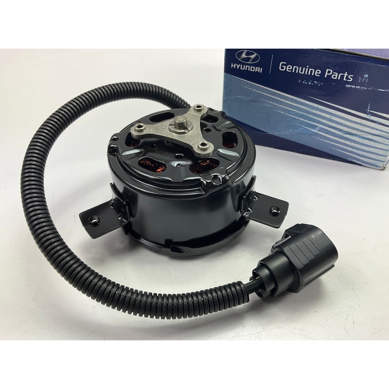 NEW Radiator Cooling Fan Motor OEM For 2010-2012 Hyundai Santa Fe 253861U100